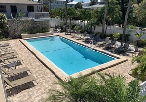 SIESTA SANDS BEACH RESORT - Beachfront Condo complex on Crescent Beach - 1BR