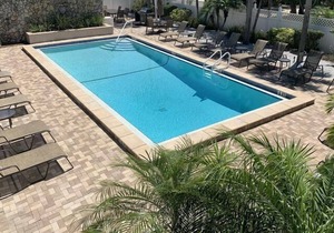 SIESTA SANDS BEACH RESORT - Beachfront Condo complex on Crescent Beach - 1BR
