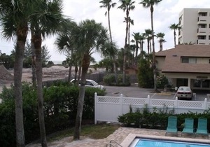 SIESTA SANDS BEACH RESORT - Beachfront Condo complex on Crescent Beach - 1BR