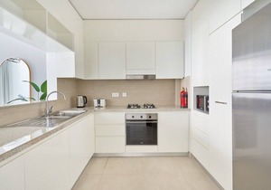 Silkhaus Stylish 2 BDR | Pool and Gym | Downtown