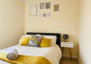 Silver Stag Properties, Comfy 2 BR Home in Ashby