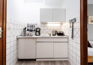 Simple, central apartment for 2 persons, incl. WLAN and TV, separate kitchen.