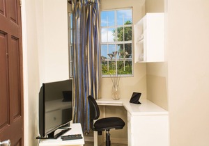 Simply Heavenly! Large Self Catered Single Bedroom Apartment With Huge Pool