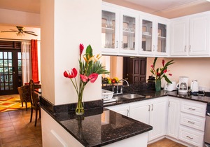 Simply Heavenly! Large Self Catered Two Bedroom Apartment With Huge Pool
