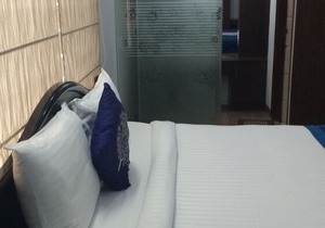 single room Hitech Shilparamam Guest House