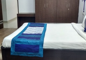 single room Hitech Shilparamam Guest House