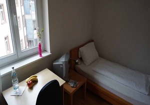 Single room with shower and WC