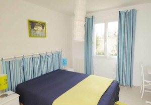 Single storey family villa close to shops
