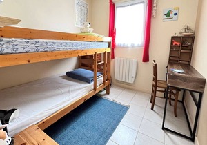 Single storey family villa close to shops