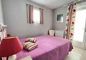 Single storey family villa close to shops