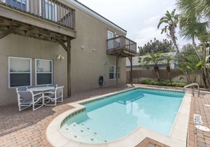 Sit back & relax at Garden Breeze! Affordable Rates & Close to the Beach!