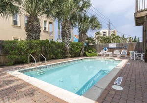 Sit back & relax at Garden Breeze! Affordable Rates & Close to the Beach!