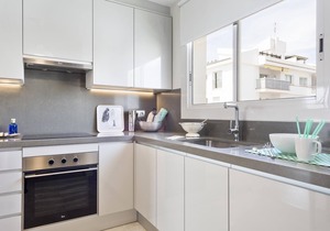 Sitges Spaces Oasis Penthouse - 3 Bedroom/2 Bath/Terrace/Pool- Sleeps 8 (6+2)
