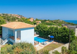 Skala Villa Blue: Large Private Pool, Walk to Beach, Sea Views, A/C, WiFi