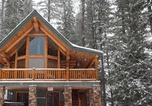 Ski-in Cabin with private hot tub + Balcony!
