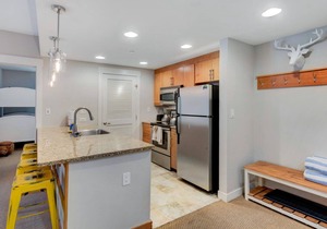 Ski In Out Luxury Condo 3325 I Huge Hot Tub I Views I Best Price I FREE Adventures Daily