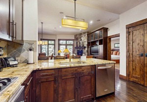 Ski-in/ski-out, ground-floor condo with fireplace, patio, shared pool/hot tub