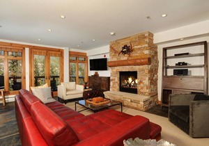 Ski-In/Ski-Out Condo Pool, Hot Tub, BBQ + Fire Pit