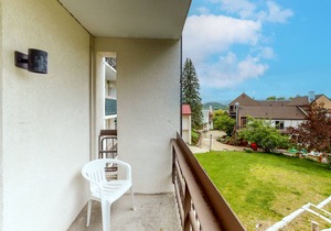 Ski-in/ski-out condo with mountain view, seasonal pool