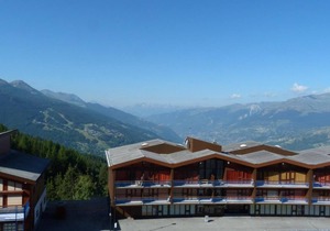 Ski-in/ski-out & foot of the slopes, 4th floor, view valley, balcony, tv, ski locker, 57m², Les Arcs