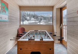 Ski-In/Ski-Out Studio w/ Free WiFi, Shared Indoor Pool, Sauna, & Fitness Room