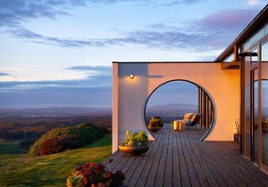 Sky High- iconic ridge-top retreat
