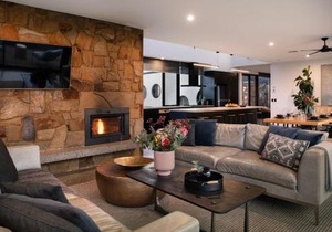 Sky High- iconic ridge-top retreat