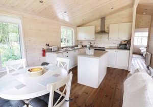 SKYLARK, family friendly, luxury holiday cottage in Ross-On-Wye