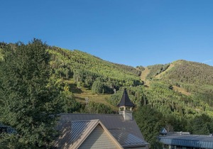 SKYLINE AT MERIBEL-A luxe, contemporary condo that keeps you close to it all