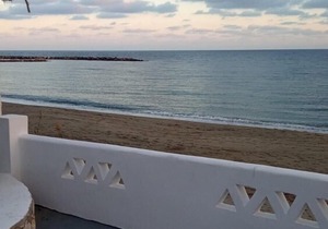 Skyros Beachfront Studio-On the sandy beach