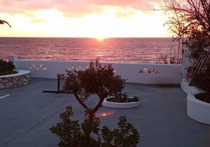 Skyros Beachfront Studio-On the sandy beach