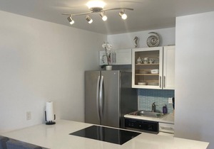 SLEEK AND TRENDY - Efficiency Condo in Popular Marco Island Complex