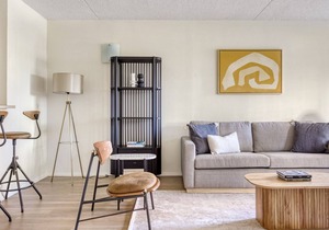 Sleek Jersey City 1BR w/ W/D, Gym & Elevator, near PATH, by Blueground