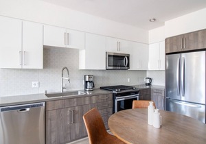 Sleek Milpitas 1BR w/Gym, Pool, walk to BART + Great Mall, by Blueground