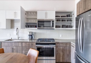 Sleek Milpitas 1BR w/Gym, Pool, walk to BART + Great Mall, by Blueground