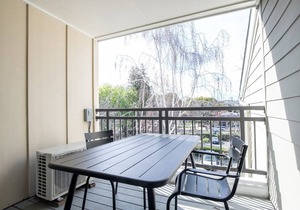 Sleek Santa Clara 1BR w/Pool, Gym, nr. Caltrain & Mall by Blueground