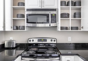 Sleek Santa Clara 2BR w/W/D, Gym, Pool, walk to Safeway, by Blueground