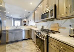 Sleek Scottsdale Condo: Balcony + Resort Amenities
