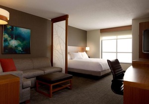 Sleeps 16! Four Comfy Units Near Attractions, Pool, Free Parking