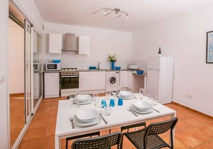 SLEEPS 24, 4 APTS, PRIVATE POOL, PERFECT FOR FRIENDS/FAMILY & CYCLING GROUPS