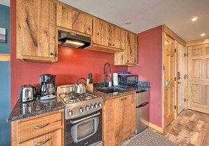 Slopeside Burke Mountain Condo w/Fireplace!