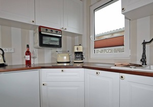 Small but nice. 2 bedroom bungalow with terrace - 40 m from the beach!