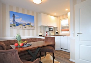 Small but nice. 2 bedroom bungalow with terrace - 40 m from the beach!