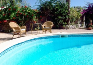 Small studio with garden view in the manor house with pool and garden