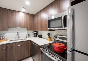 Smart Back Bay 1BR w/Gym, Doorman, nr. Esplanade, by Blueground
