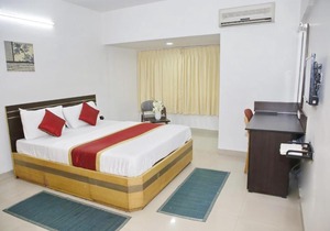 SmartStay Long Stay Rooms in Luxury Apt - M G Road area