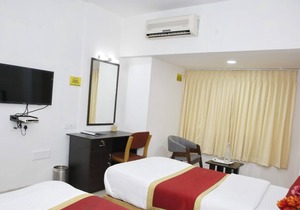 SmartStay Private EXE Room in Luxury Apt-MG Road