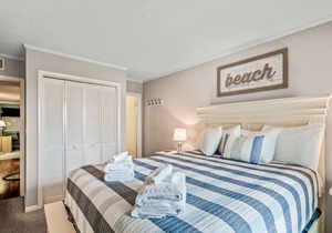 Snowbird-friendly condo with 2 balconies and 2 pools - across from beach