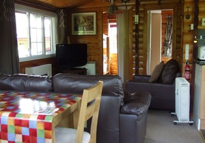 SNOWDONIA LOG CABIN RETREAT. 4/6 BERTH FAMILY/PET FRIENDLY. MOUNTAIN VIEWS