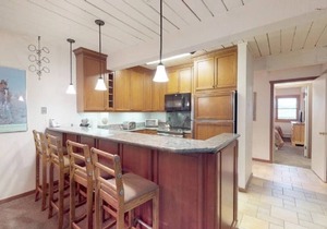 Snowmass Ski-In, Ski-Out 4 Bedroom w/ private balcony, views, pool, and hot tub!